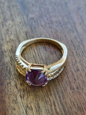 14k Gold Ring with Color Changing Sapphire Gemstone and Pavé Accents